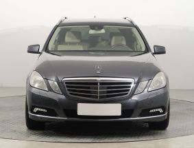 Mercedes - Benz E - 2010