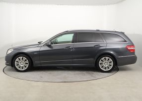 Mercedes - Benz E - 2010
