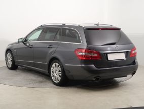 Mercedes - Benz E - 2010