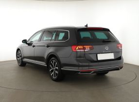 Volkswagen Passat - 2023