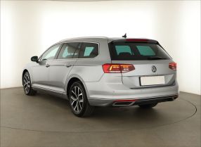 Volkswagen Passat - 2022