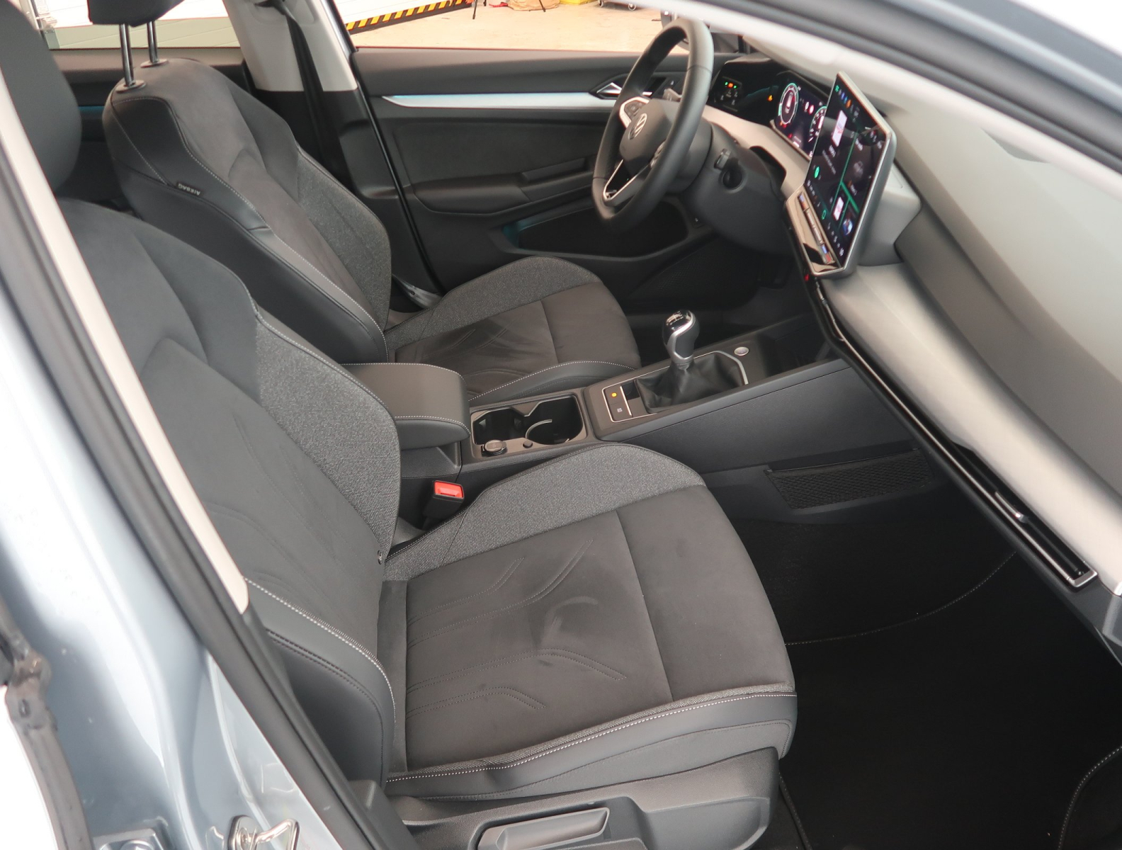 Volkswagen Golf - 2025