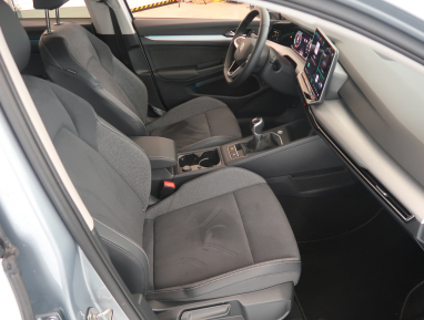 Volkswagen Golf - 2025