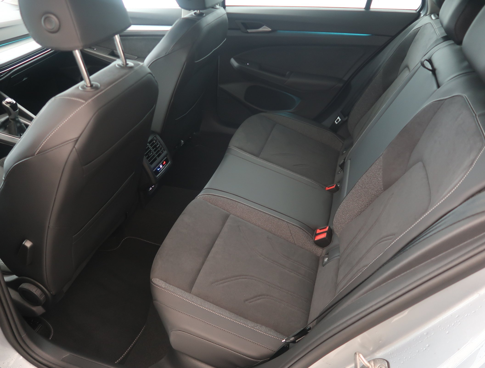 Volkswagen Golf - 2025