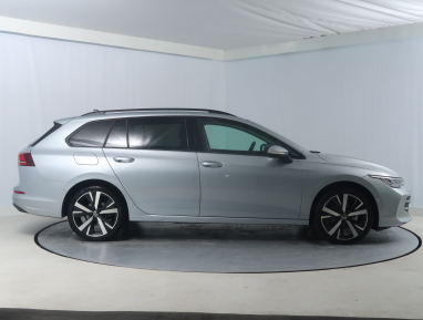 Volkswagen Golf - 2025