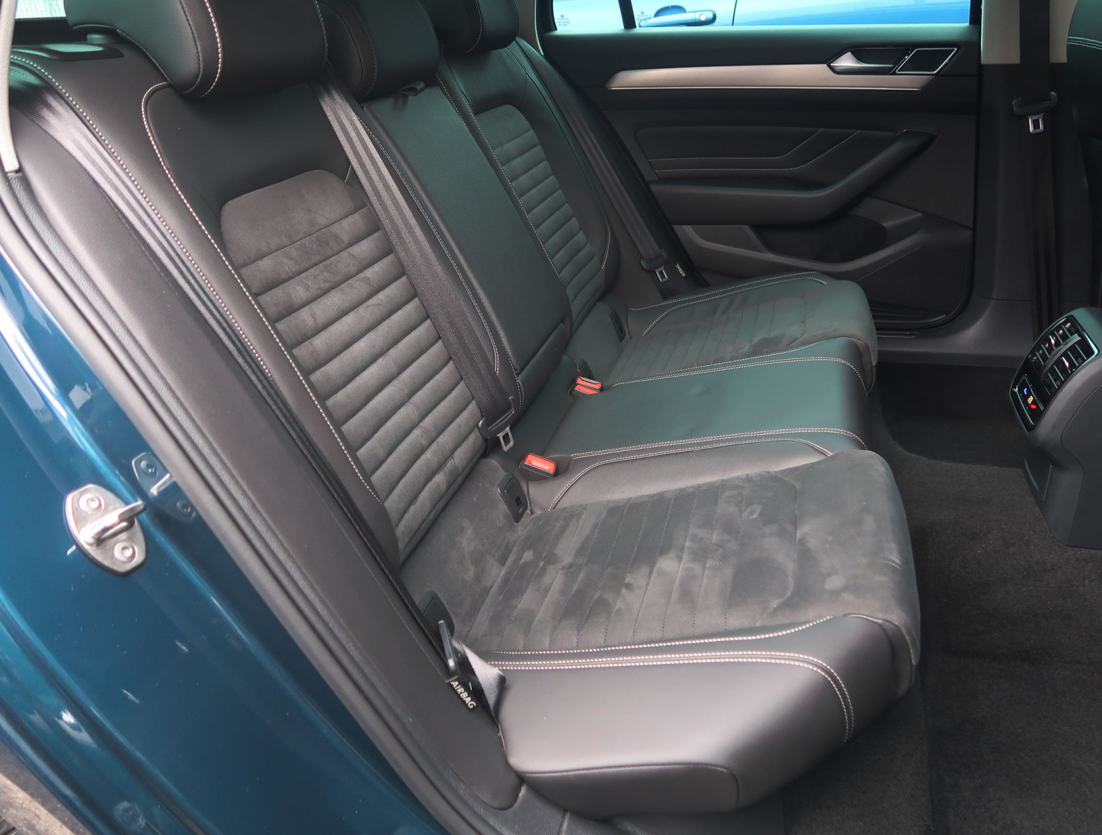 Volkswagen Passat - 2023