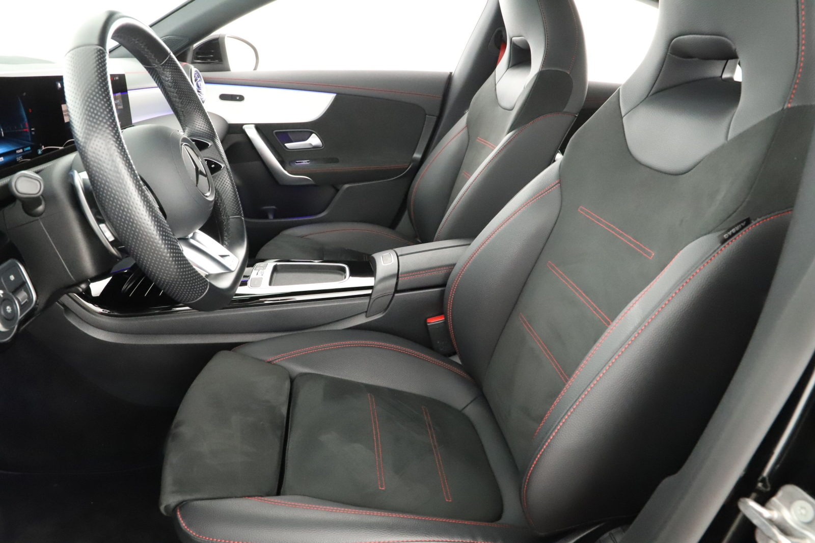 Mercedes - Benz CLA - 2024