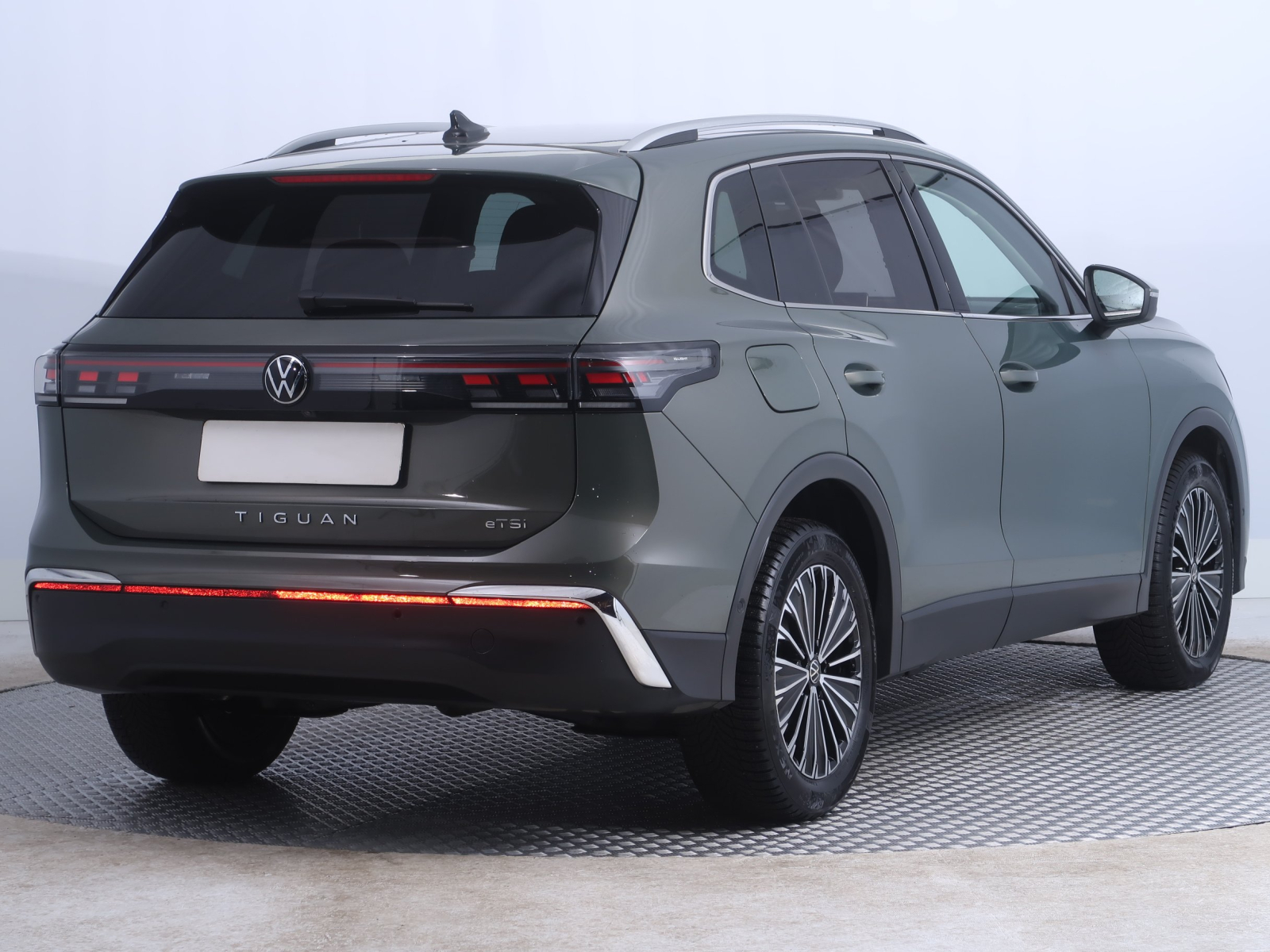 Volkswagen Tiguan - 2024