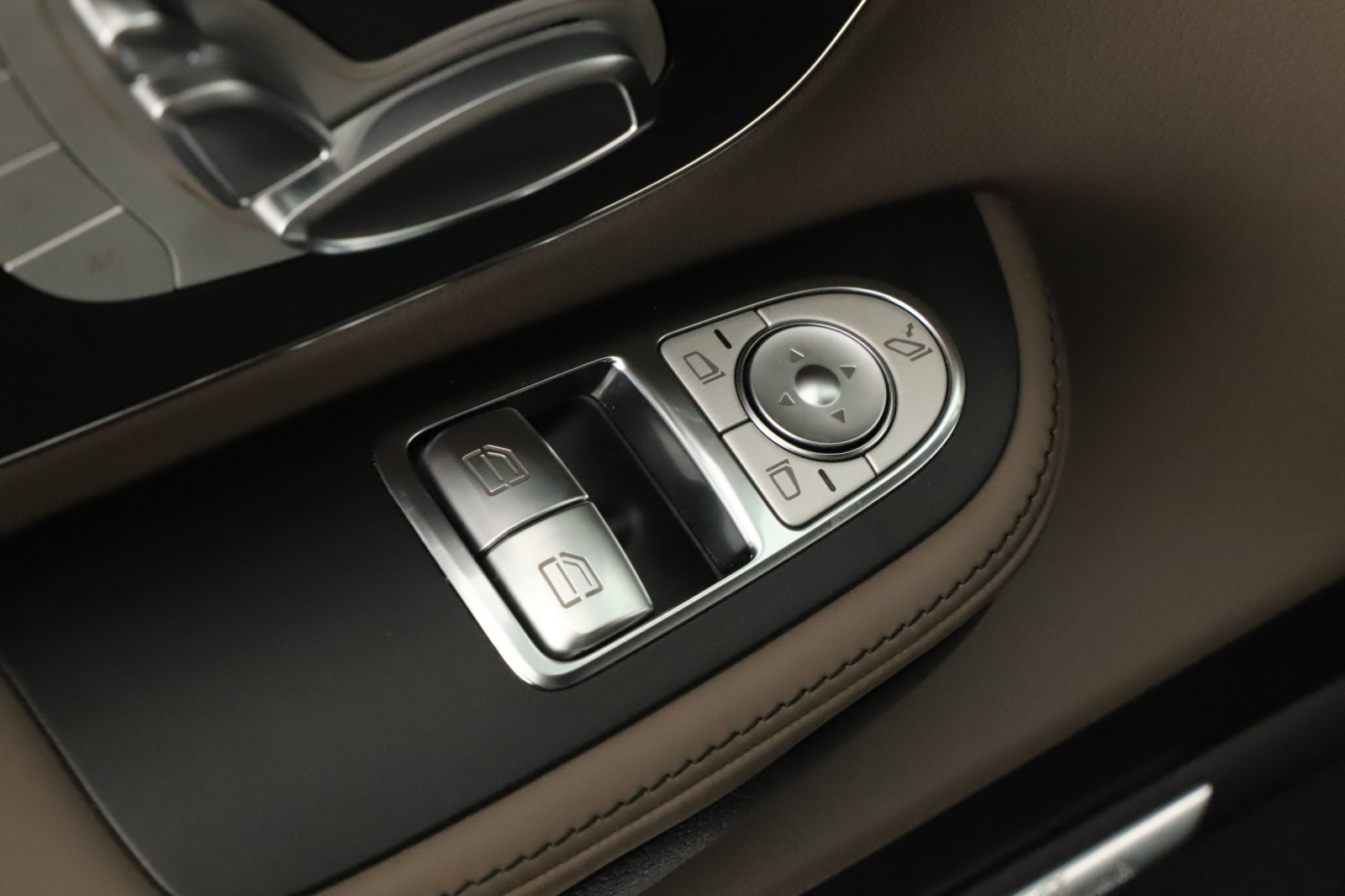 Mercedes-Benz V - 2024