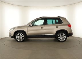 Volkswagen Tiguan - 2012