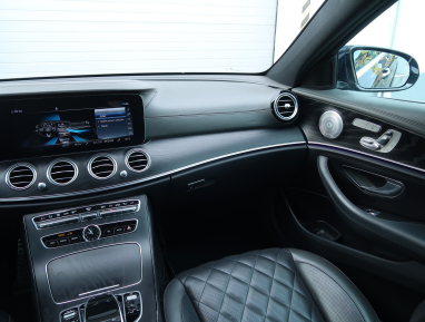 Mercedes-Benz E - 2020