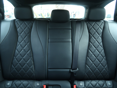 Mercedes-Benz E - 2020