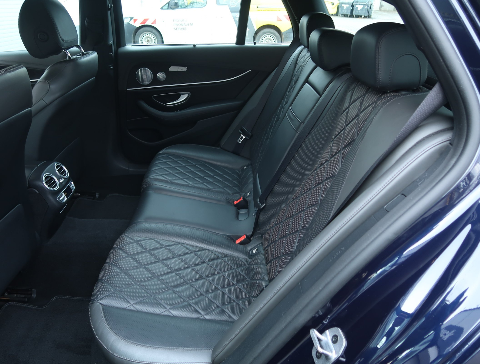 Mercedes-Benz E - 2020