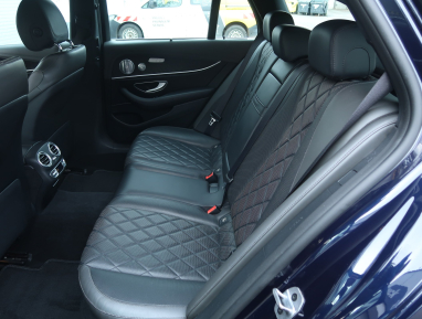 Mercedes-Benz E - 2020