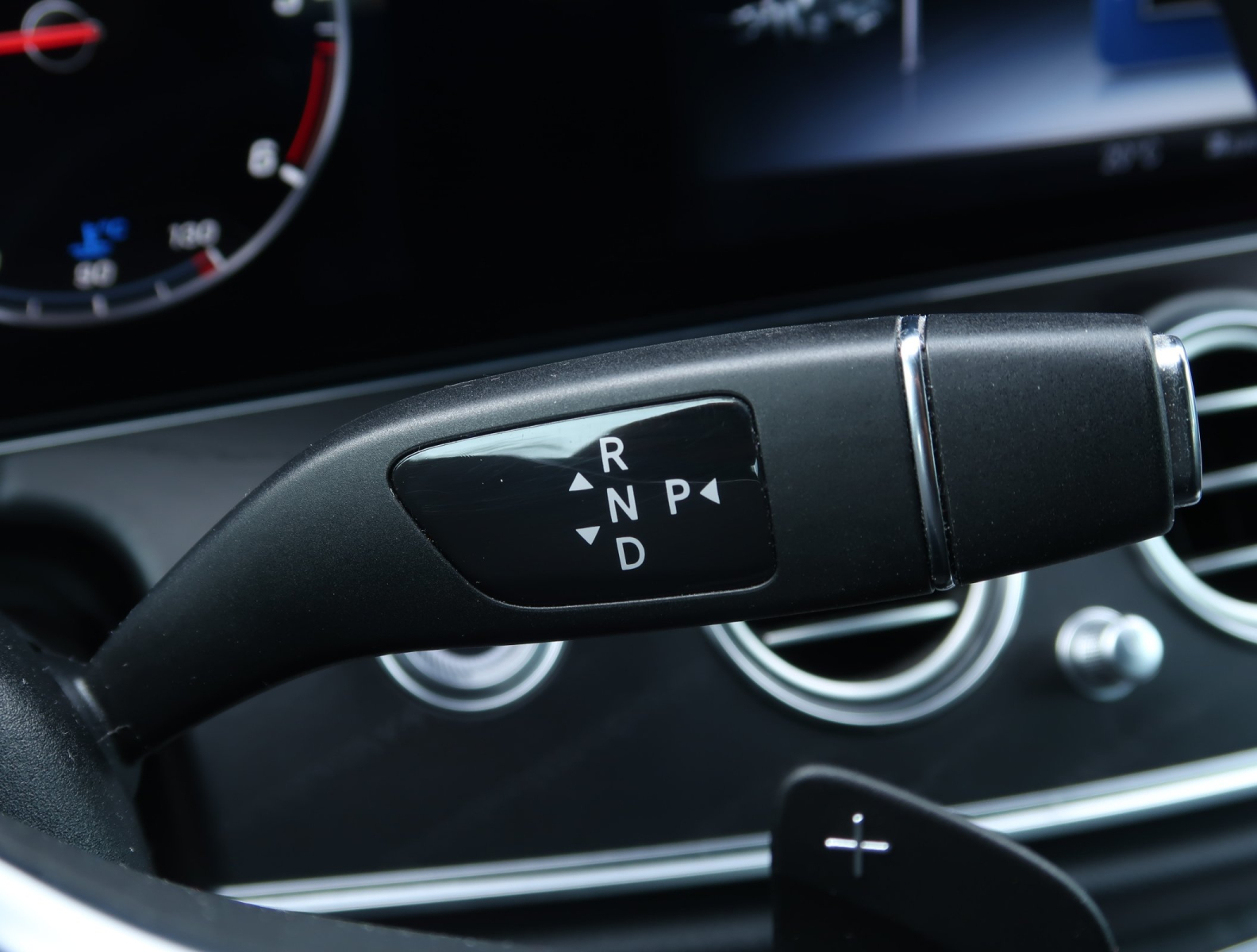 Mercedes-Benz E - 2020