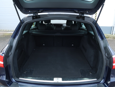 Mercedes-Benz E - 2020