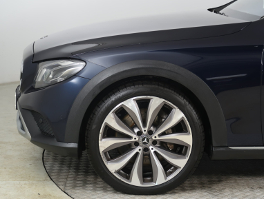 Mercedes-Benz E - 2020