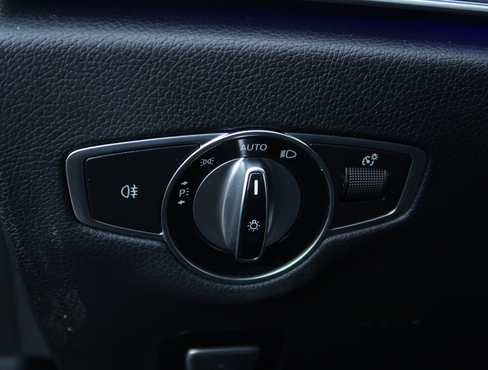 Mercedes-Benz E - 2020