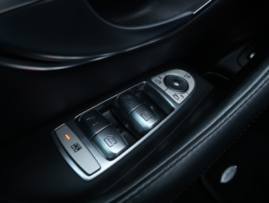 Mercedes-Benz E - 2020