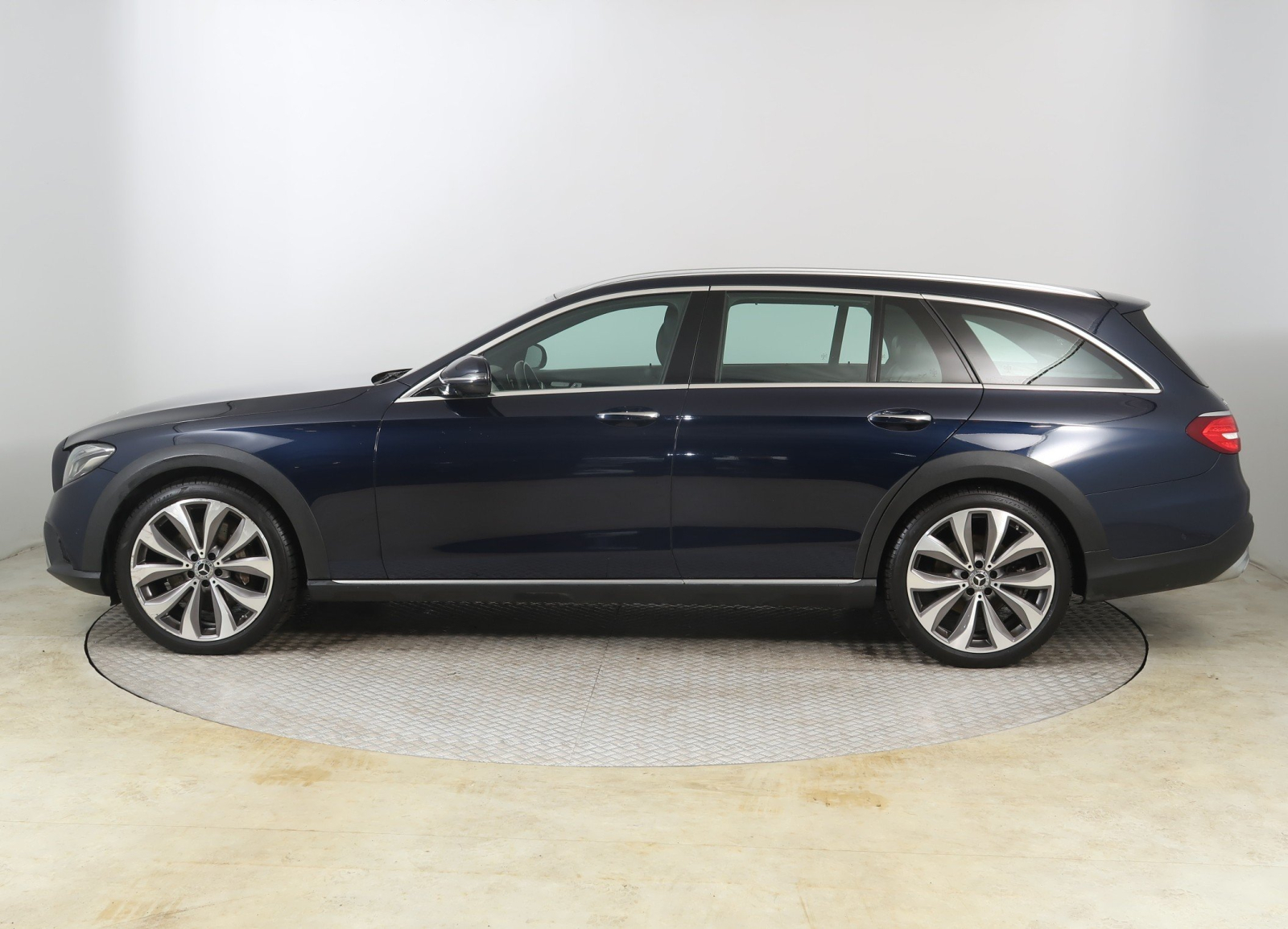 Mercedes-Benz E - 2020