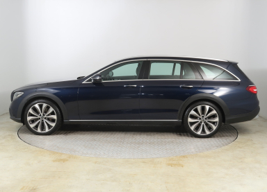 Mercedes-Benz E - 2020