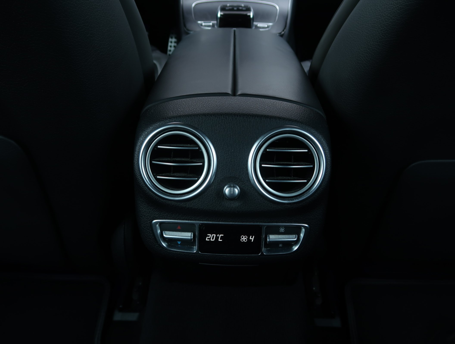 Mercedes-Benz E - 2020