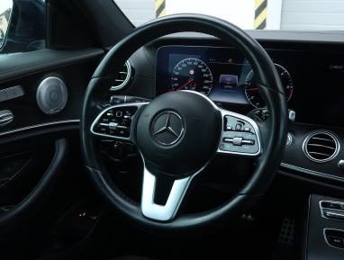 Mercedes-Benz E - 2020