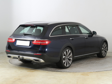 Mercedes-Benz E - 2020