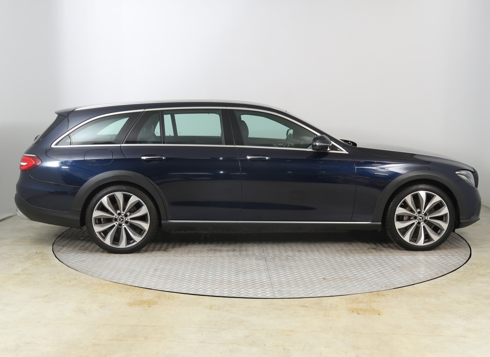 Mercedes-Benz E - 2020