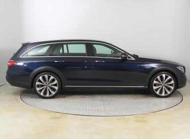 Mercedes-Benz E - 2020