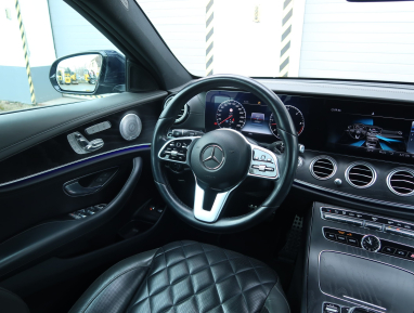 Mercedes-Benz E - 2020