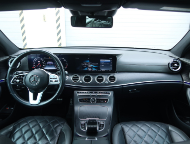 Mercedes-Benz E - 2020