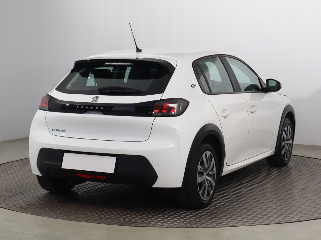 Peugeot e-208