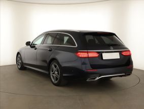 Mercedes-Benz E - 2020