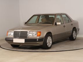 Mercedes-Benz W124 - 1990