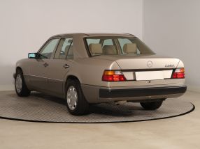 Mercedes-Benz W124 - 1990