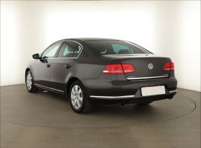 Volkswagen Passat - 2011
