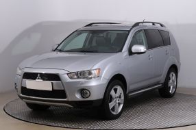 Mitsubishi Outlander - 2012
