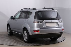 Mitsubishi Outlander - 2012