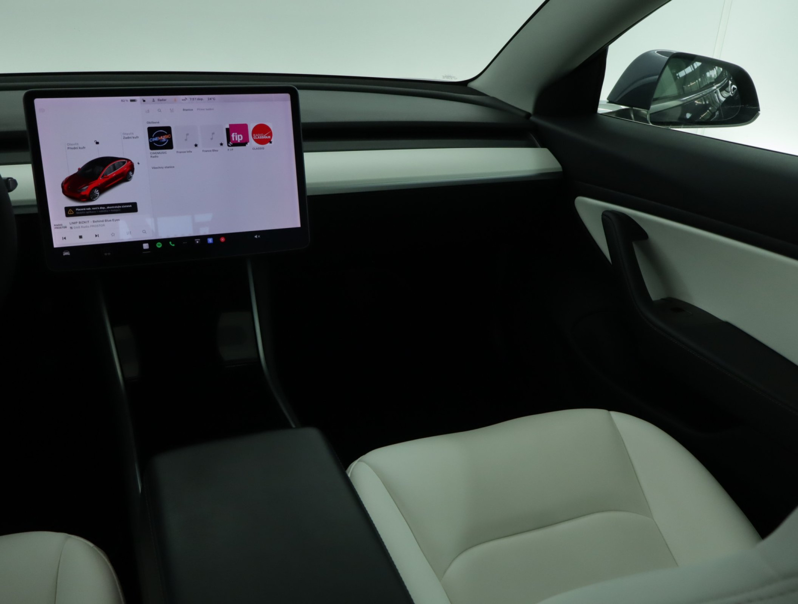 Tesla Model 3 Long Range AWD – fotografie 11