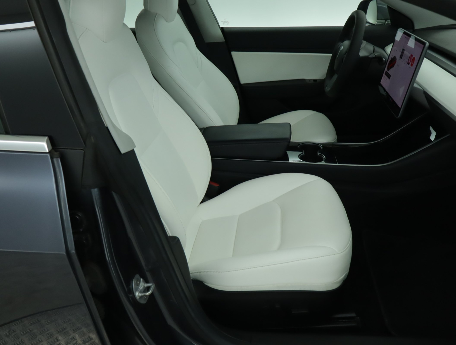 Tesla Model 3 Long Range AWD – fotografie 12