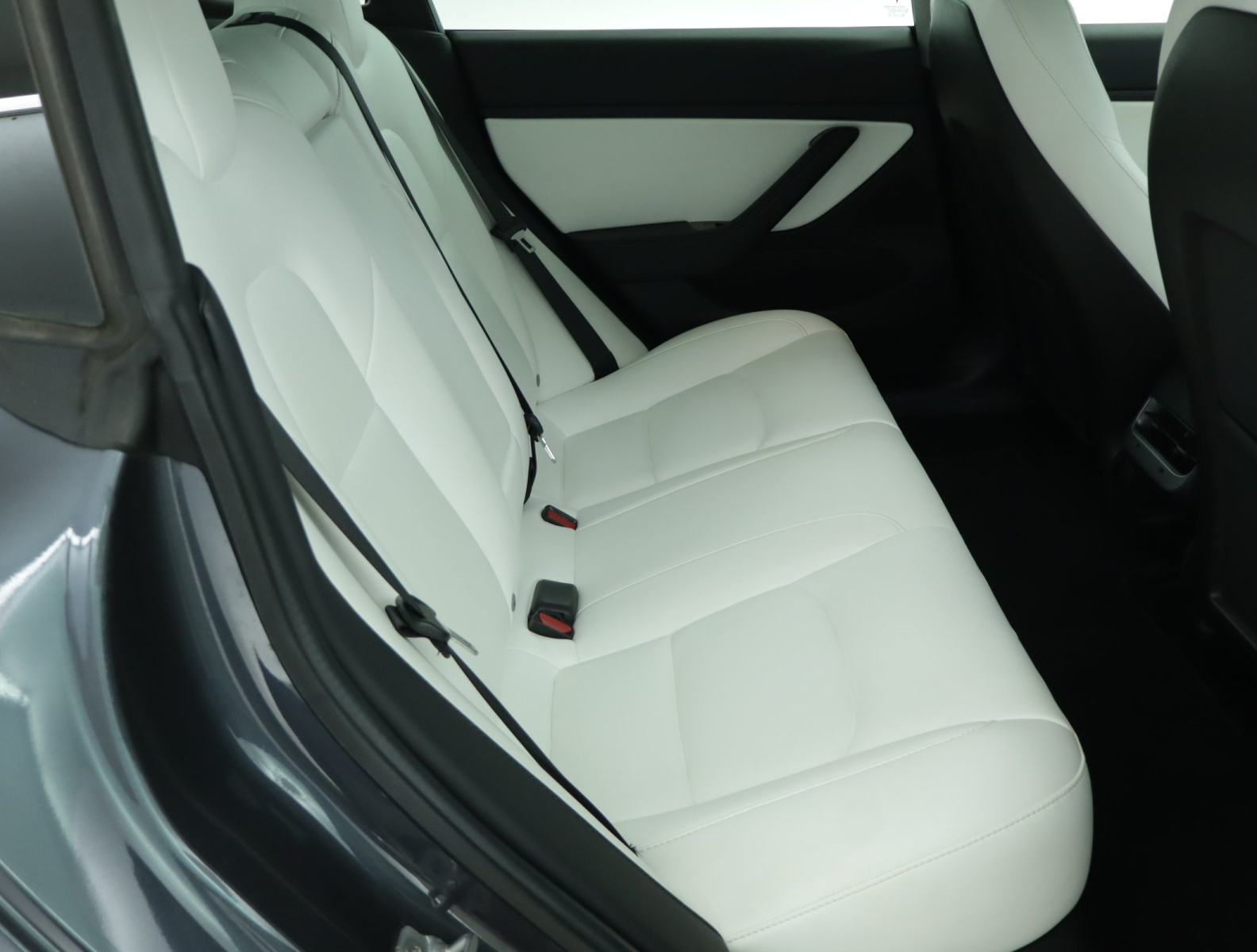 Tesla Model 3 Long Range AWD – fotografie 13