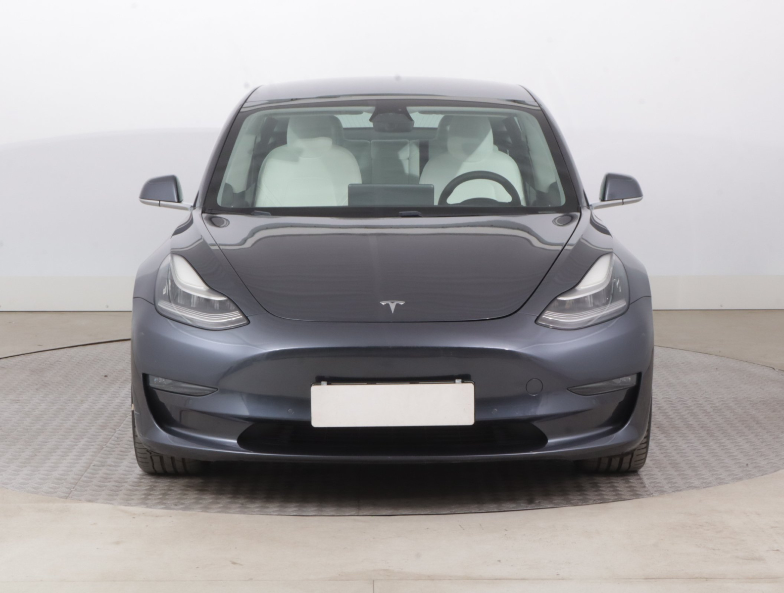 Tesla Model 3 Long Range AWD – fotografie 2