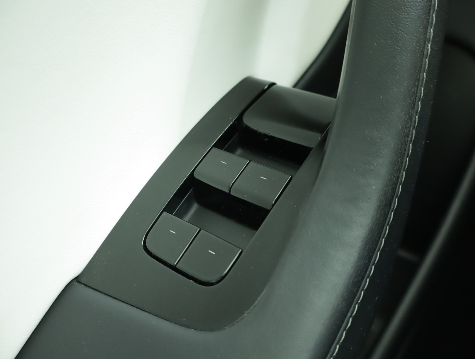 Tesla Model 3 Long Range AWD – fotografie 25
