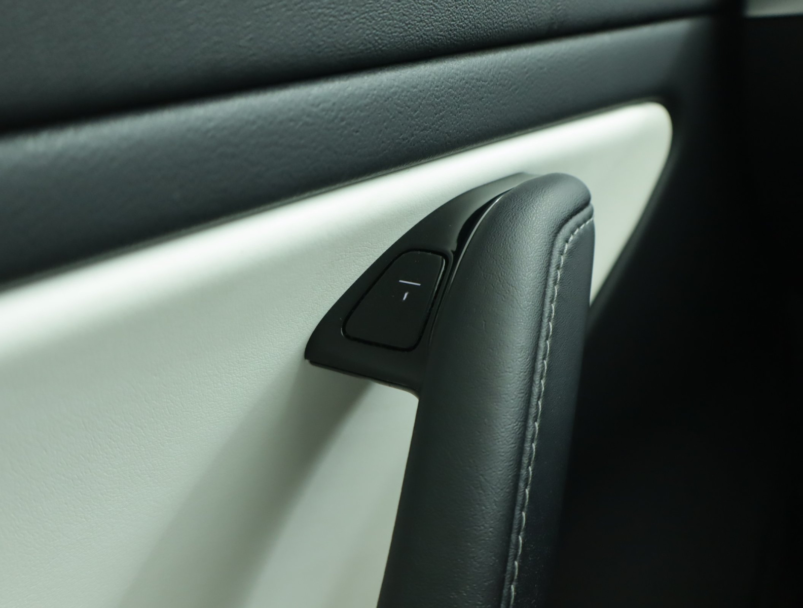 Tesla Model 3 Long Range AWD – fotografie 26