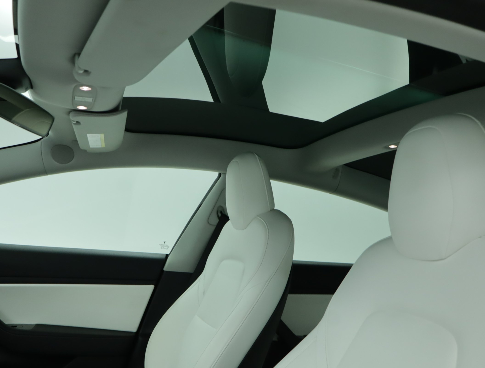 Tesla Model 3 Long Range AWD – fotografie 27