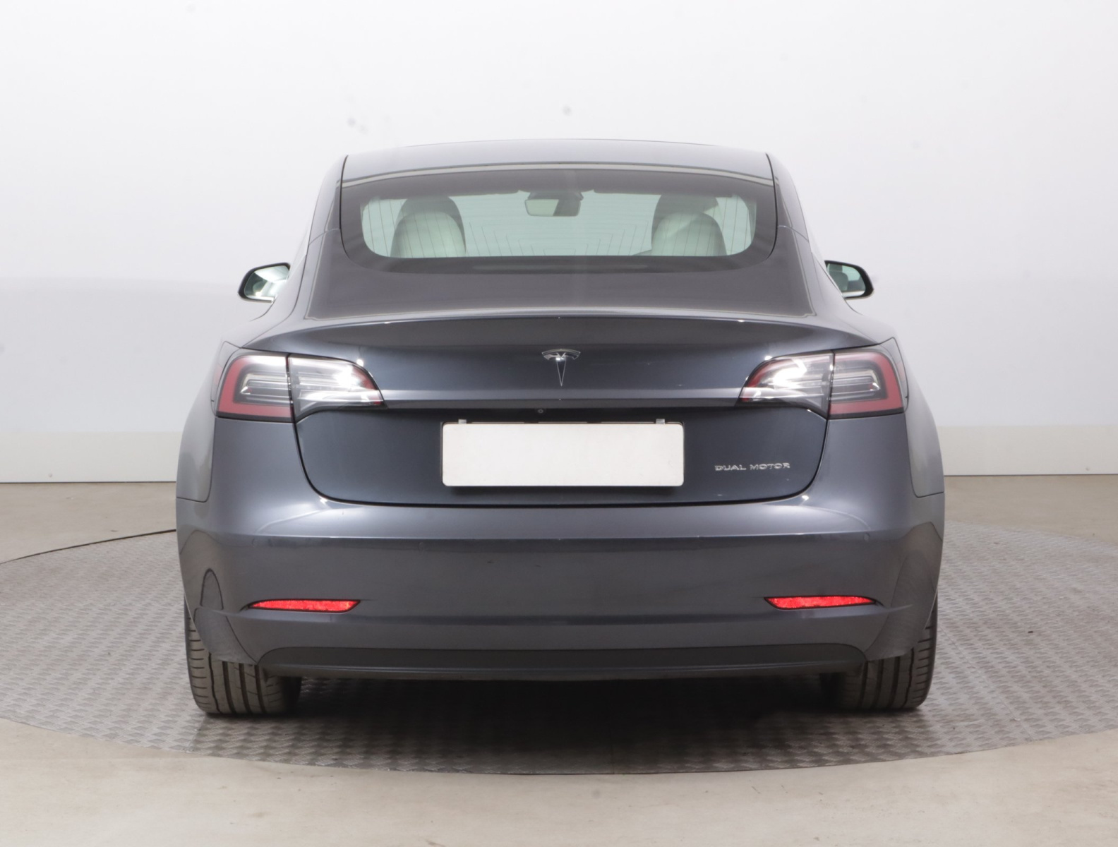 Tesla Model 3 Long Range AWD – fotografie 6