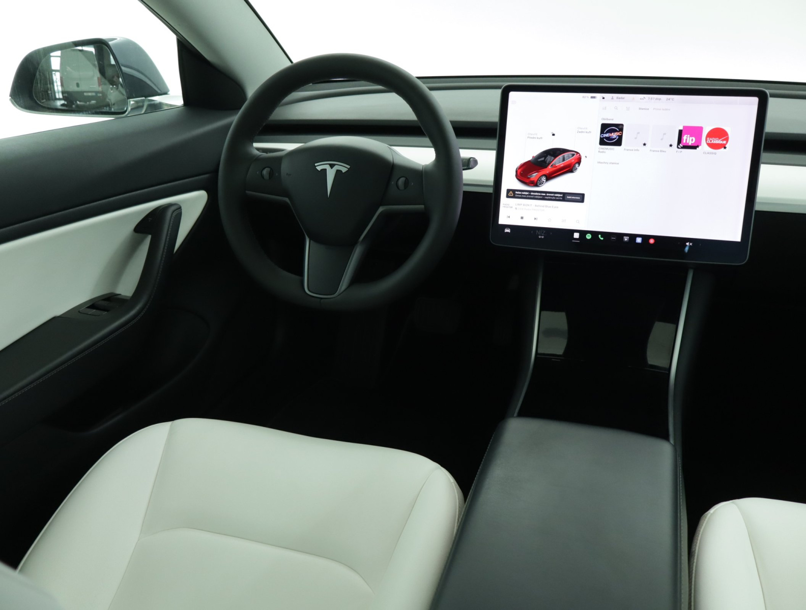 Tesla Model 3 Long Range AWD – fotografie 9
