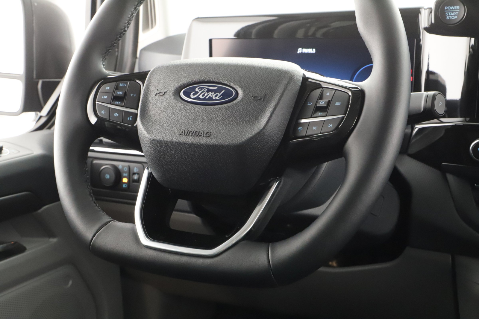 Ford Tourneo Custom - 2026