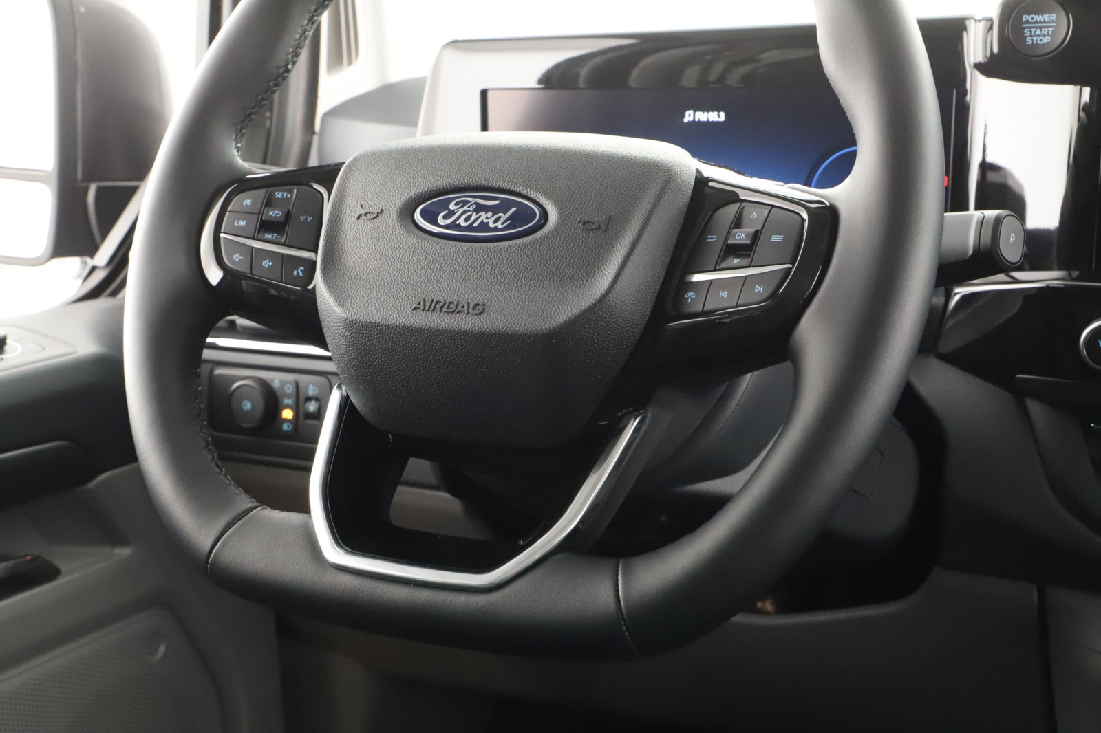 Ford Tourneo Custom - 2026